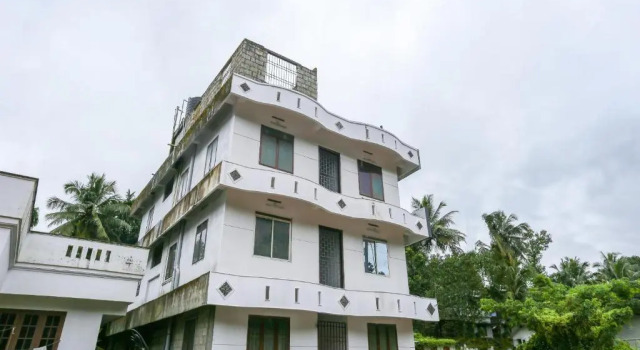 SPOT ON Thozhupaadan Residency