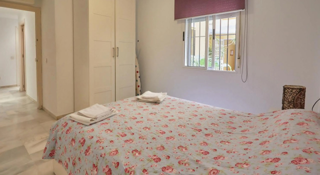 Two Bedrooms Leonor Davalos 2, Забронировать Отель Севилья провинция Севилья, рядом с La Torre de Don Fadrique