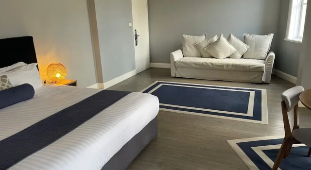 Люкс с балконом Seabreeze Hotel
