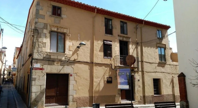 Hostal lEstrella, Забронировать Отель Палафружель Baix Empordà, рядом с Plaça Nova
