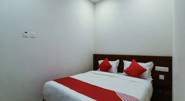 Oyo 12681 Blue Moon Inn, Забронировать Отель Suryabagh Вишакхапатнам