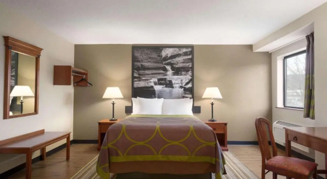 Люкс Super 8 by Wyndham Ithaca