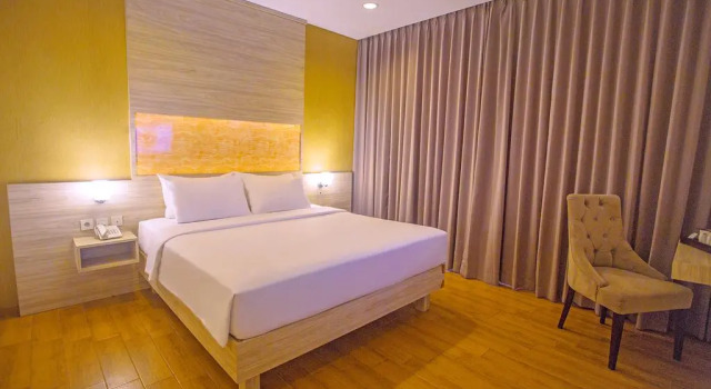 Deluxe Dvoulůžkový s manželskou postelí pokoj Front One Akshaya Hotel Karawang