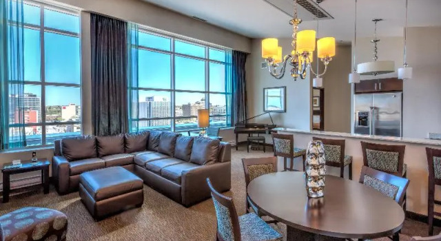 Люкс Holiday Inn Saskatoon Downtown by IHG