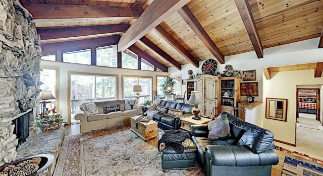 New Listing! Large Near Lake Tahoe & Beach 5 Bedroom Home
