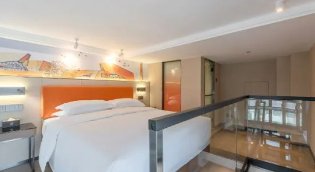 Люкс с видом на сад Heyi light luxury hotel