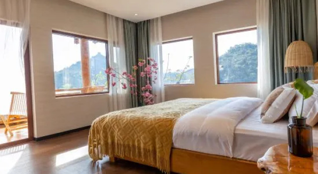 Люкс с видом на озеро Puzhe hei Yunlu Lake View B & B