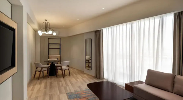 Люкс Ramada Encore by Wyndham Gurugram Dwarka Expressway
