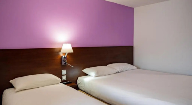 Номер Standard Contact Hotel Restaurant La Chaumière entre Orgeval et Flins A13 sortie 8