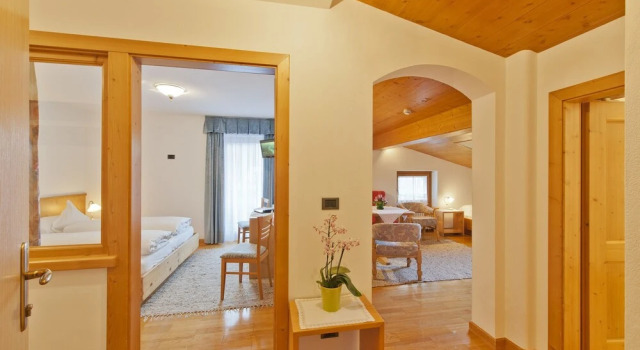 Четырёхместный номер Standard с балконом Cesa Edelweiss Living & Spa