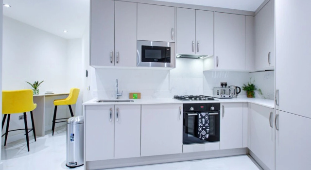 Апартаменты Hybrid Resi - Uxbridge, On-site CAR or VAN parking, near London Heathrow Airport