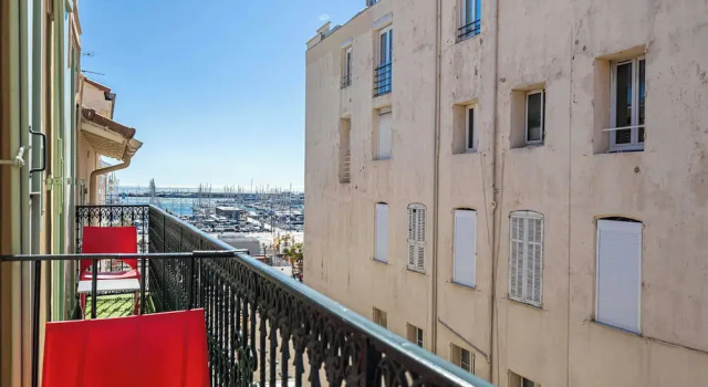 Hotel Avaton - Deluxe Bedroom Balcony - Cannes Palais, Забронировать Отель Отели Канн с парковкой, рядом с Le Croisette Casino Barriere de Cannes, Парковка