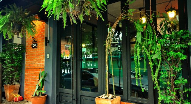 Кровать в общем номере The neighbor hoot hostel & cafe