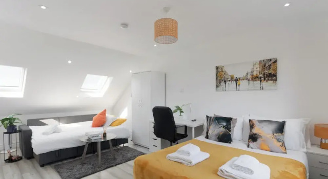 City Apartment - Sleeps 4 & Free Parking