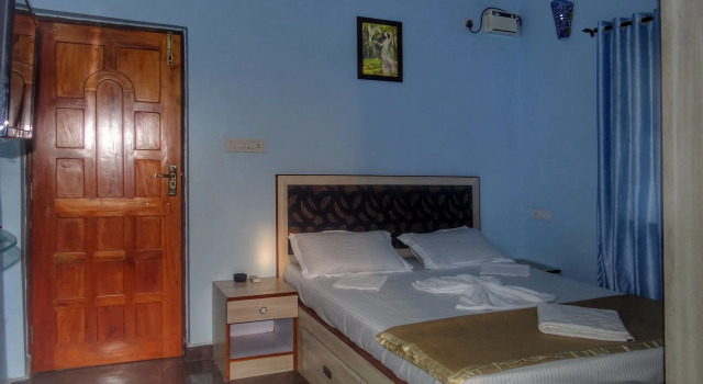 The Sovva, Prenota Hotel Morjim 