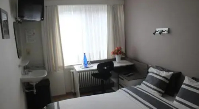 B&B Vanloo, Rezerwuj Bed and Breakfast Hotele w Bruksela z parkingiem, Parking
