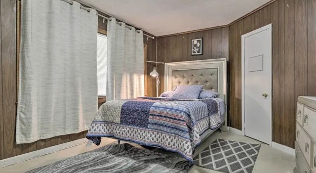Springfield Vacation Rental 1 Mi to Downtown, Buchen Sie Ferienhaus SPA-Hotels in Springfield, in der Nähe von MGM Springfield, SPA