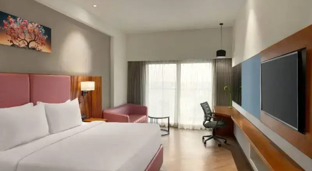 Двухместный номер Premium с балконом Ramada Encore by Wyndham Viramgam