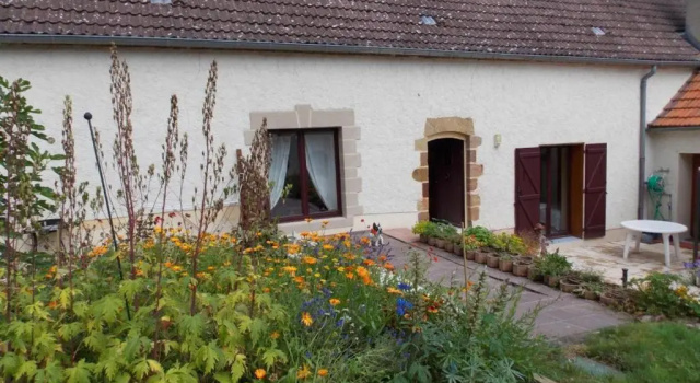 HOUSE LOCATION GiTE NEUVY, 1 PIèCE, 2 PERSONNES, Забронировать Отель Отели Бургундия-Франш-Конте с парковкой, Парковка