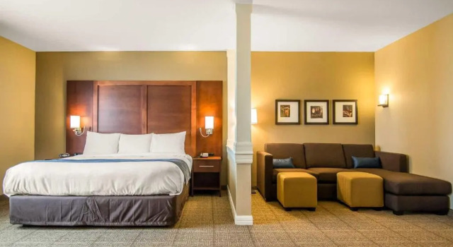 Люкс Comfort Suites Dodge City