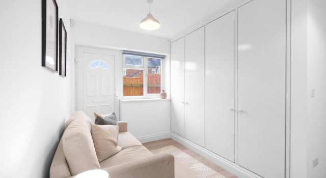 Stylish 4 Bedroom, 2.5-Bath Home in Borehamwood
