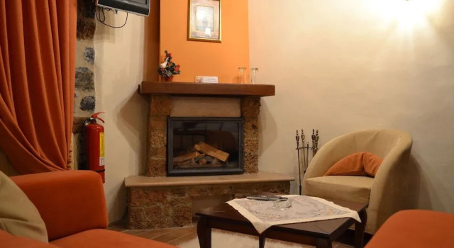 Guesthouse Elati - Pella, Book Pension Aghios Athanasios Grækenland