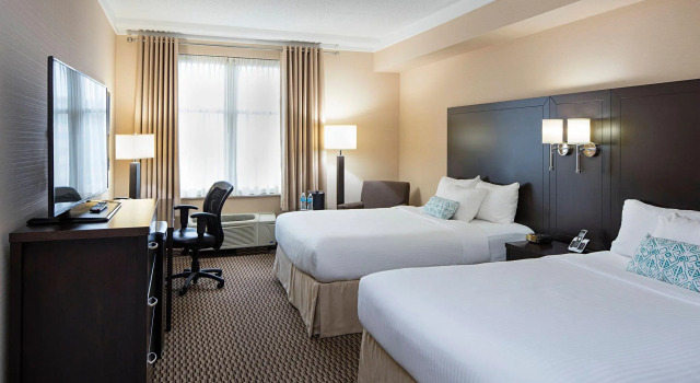 Четырёхместный номер Standard Delta Hotels by Marriott Guelph Conference Centre