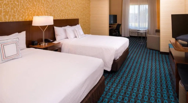 Четырёхместный люкс Fairfield Inn & Suites by Marriott Akron Stow