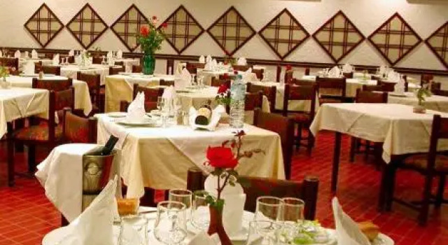 Moulay Yacoub, Rezervovat Hotel 4hvězdičkové hotely v Fes-Meknes, 4*