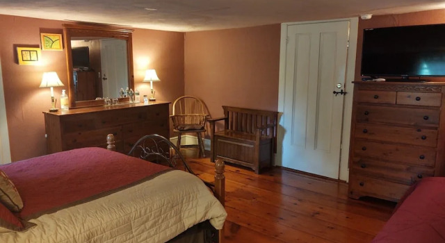 Четырёхместный номер Standard с 2 комнатами 1805 House Bed and Breakfast