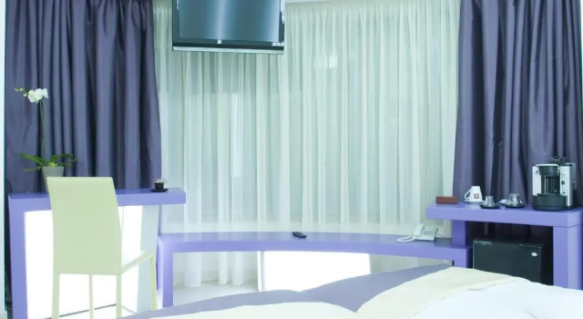 Двухместный номер Deluxe Lilac с панорамным видом Christina Hotel
