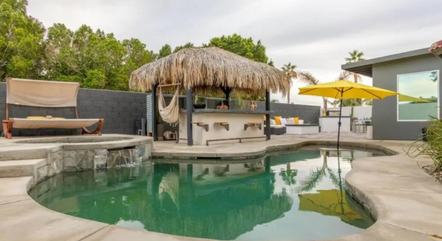 Lux Desert Paradise 1 mile to Empire Polo Club, Забронировать Отель Индио Coachella Valley, рядом с Загородный клуб Indian Palms