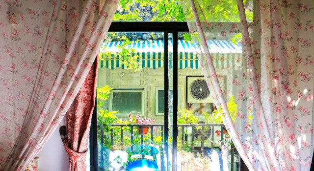Номер Comfort Canal Town Girls Home