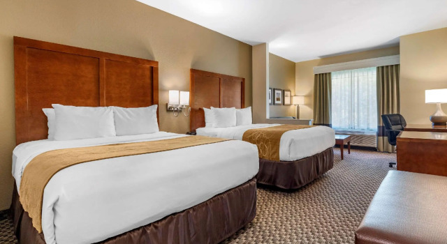 Четырёхместный люкс Comfort Suites Lufkin
