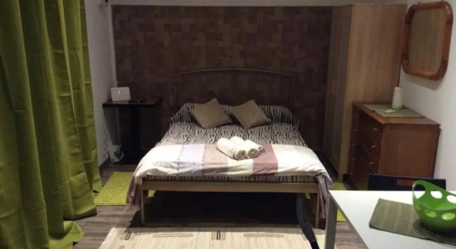 Jimmy's Studio, Book Hotel  