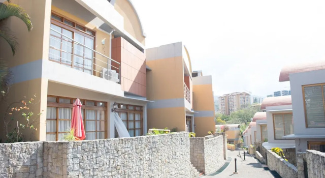 Luxury Escazu Townhouses CR, Забронировать Отель Отели Дезампарадос с парковкой, Парковка