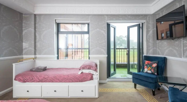 Номер Standard с балконом Guildford Manor Hotel & Spa