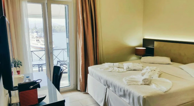 Двухместный номер Standard с балконом и с видом на море The Manessi City Boutique Hotel