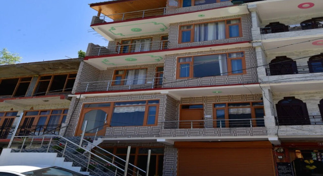 OYO 8648 Kyipo Khang Cottage BnB, Забронировать Отель «постель и завтрак» Отели Манали с завтраком, Завтраки