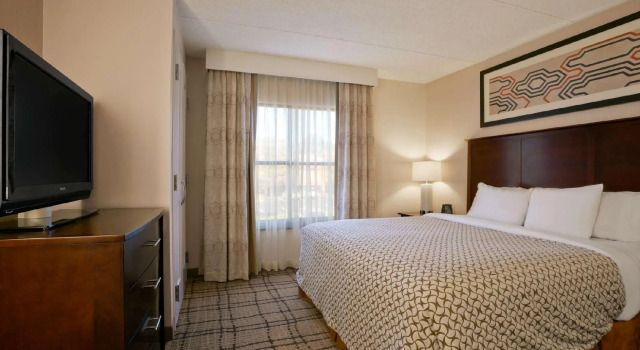 Двухместный люкс Embassy Suites by Hilton Cleveland Beachwood