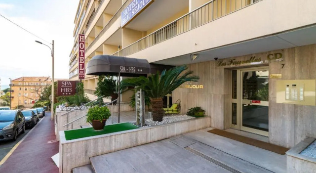 IMMOGROOM - 5 min from beach -Terrace - AC - Parking, Забронировать Апартаменты/квартира Отели Канн с парковкой, рядом с Le Croisette Casino Barriere de Cannes, Парковка