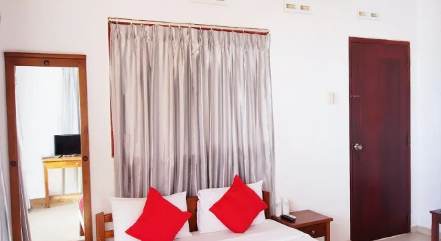 OYO 246 Roy Villa Beach Hotel