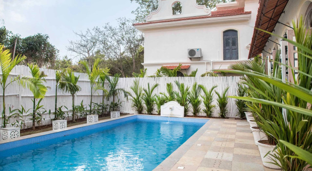 Monforte - Villa F, Book Villa Sommerhuse i Mapusa, Hytte