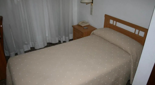 Одноместный номер Standard с красивым видом из окна Hostal Puente de Piedra