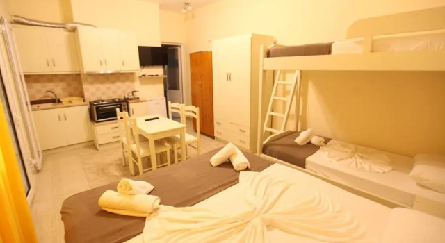 Четырёхместный номер Standard с балконом Prishtina Hotel Sarande