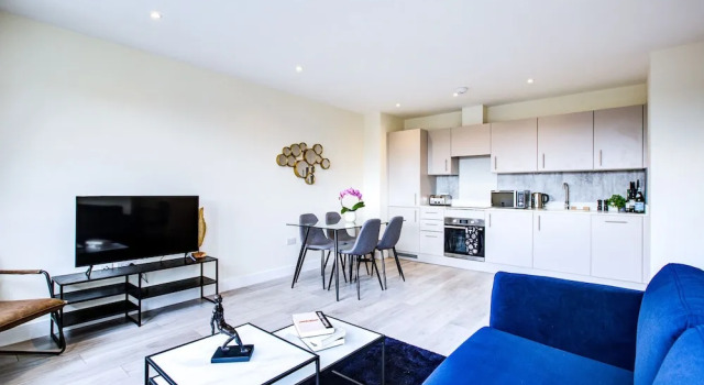 Charming 2-bed Apartment in Cheam, Sutton