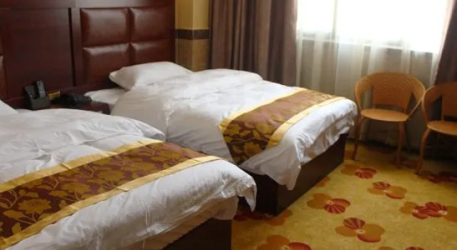 Hong  Yan  Hotel, Rezerwuj Hotel Hotele w Qujing z parkingiem, Parking