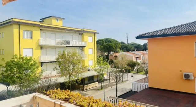 Апартаменты c 1 комнатой с балконом и с видом на город Sunny Apartment With Balcony-beahost