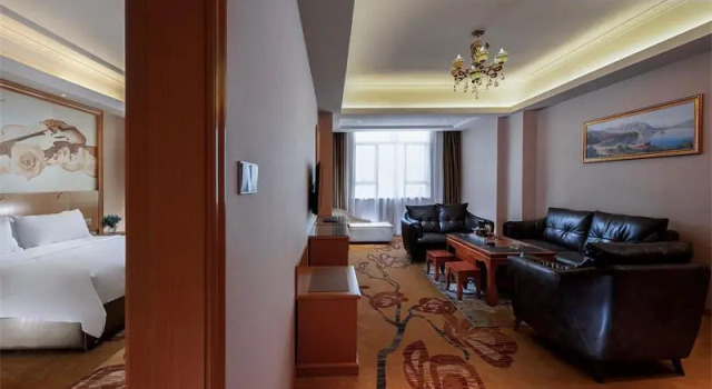 Люкс Deluxe Vienna Hotel Guangdong Huizhou Huiyang Sanhe Square