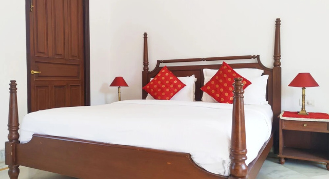 Luksus- dobbelt værelse med altan Devraj Villa-A Luxury Homestay with Pool